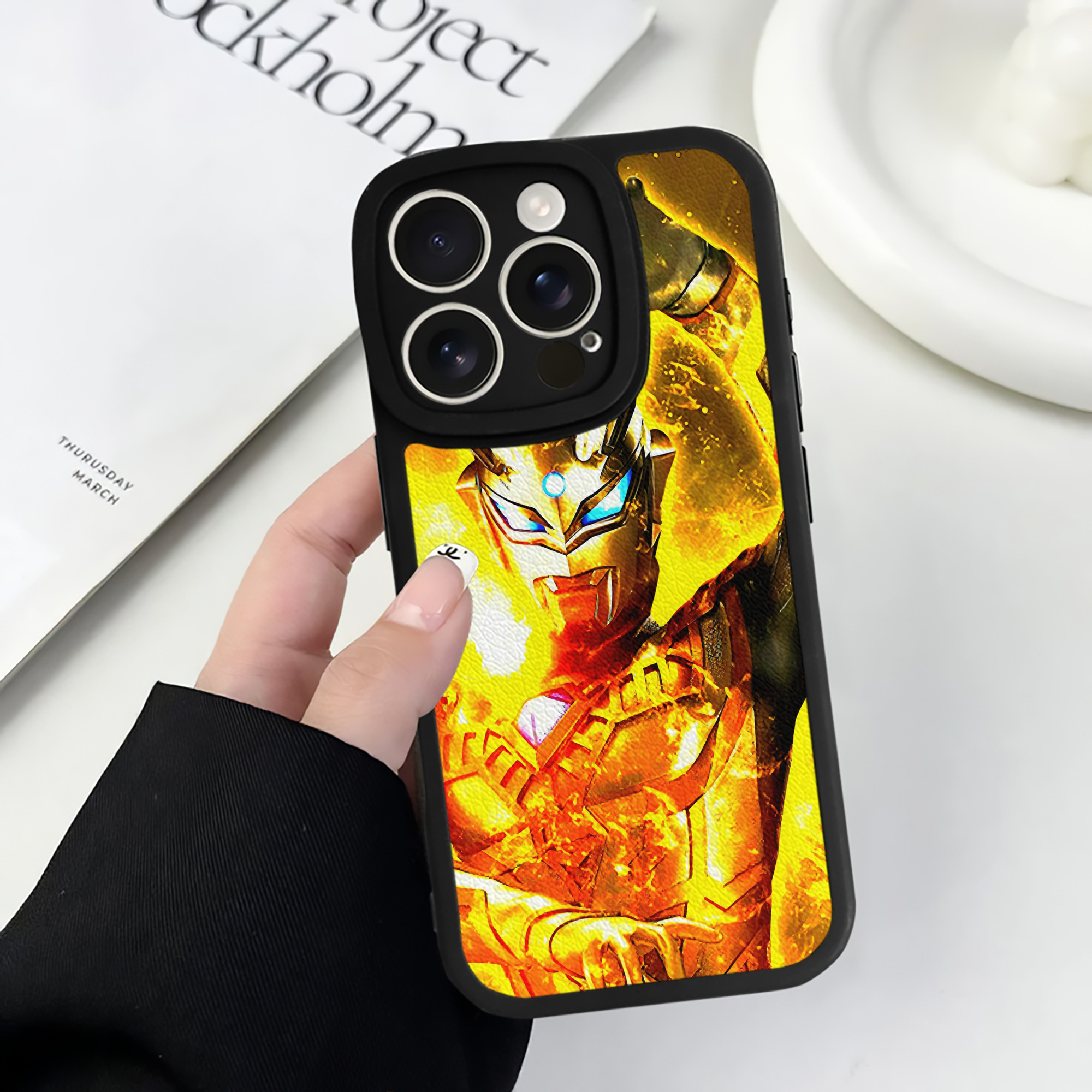 （画像用） ウルトラマン Ultraman 【iPhone 16シリーズ対応】シリコンスマホケース（レザー調） 材質：シリコン